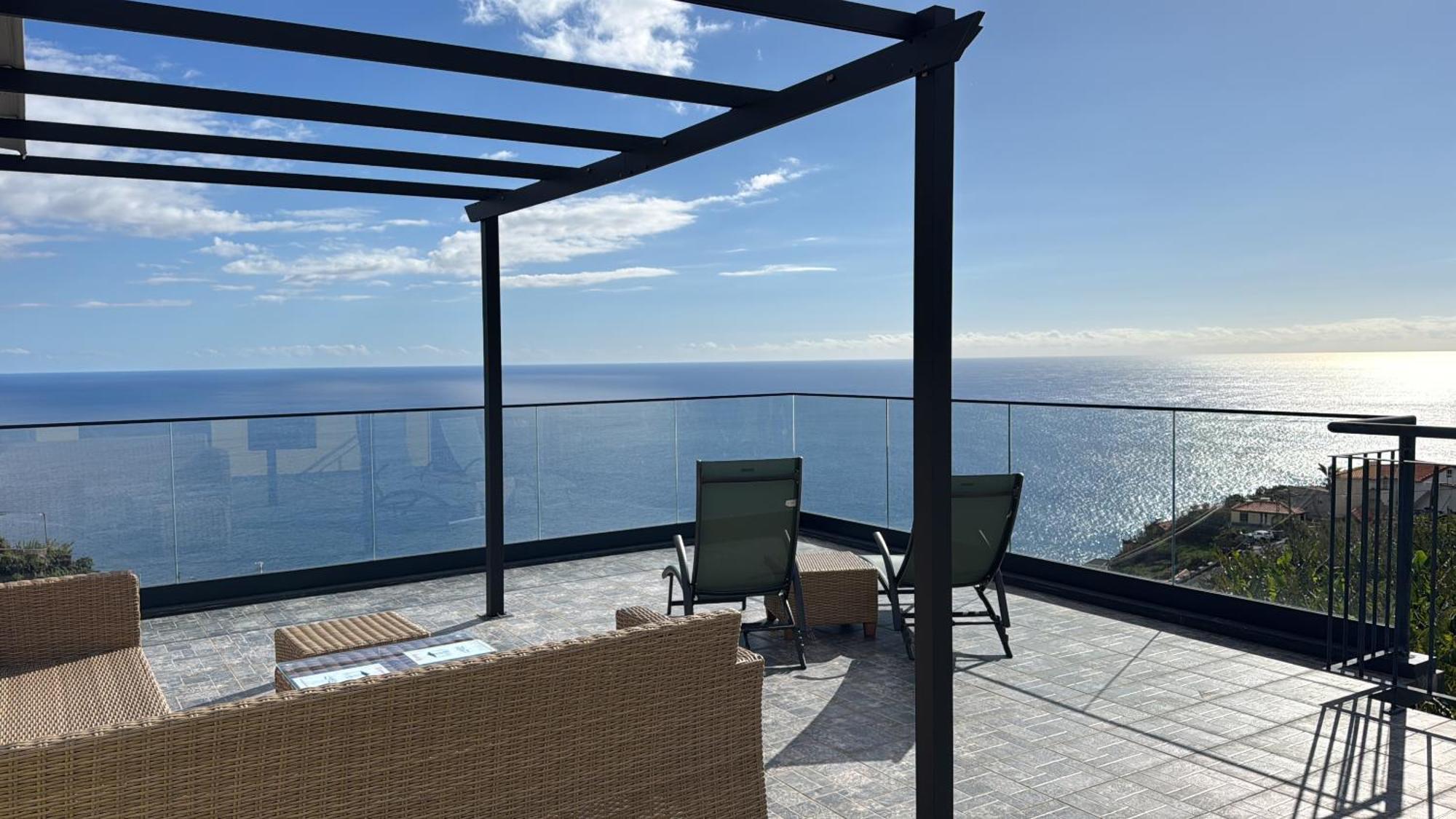 Sky & Ocean Villa Calheta  Ruang foto